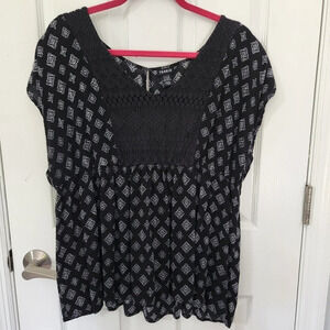 Torrid Black & White Diamond Print Top